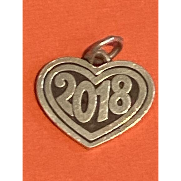 James Avery Retired Sterling Silver 2018 Year In Heart Charm - Picture 1 of 3